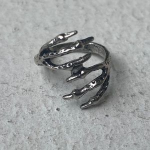 Claw ring